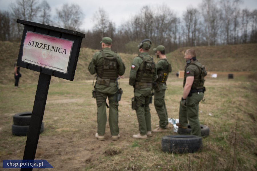 Ćwiczenia zgrywające funkcjonariuszy Centralnego Biura Śledczego Policji.