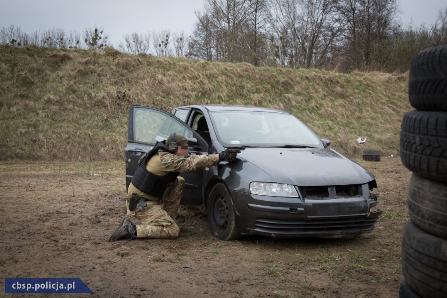 Ćwiczenia zgrywające funkcjonariuszy Centralnego Biura Śledczego Policji.