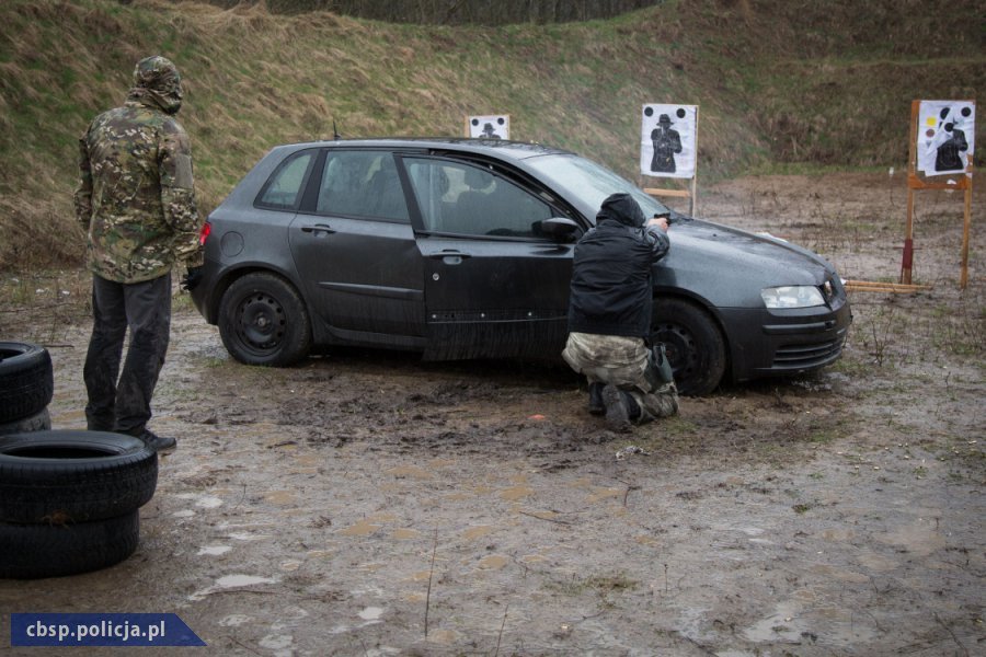 Ćwiczenia zgrywające funkcjonariuszy Centralnego Biura Śledczego Policji.