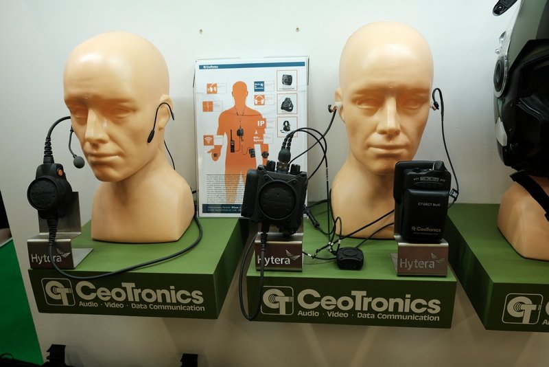 Systemy łączności CeoTronics i Hytera na stosiku firmy RTcom