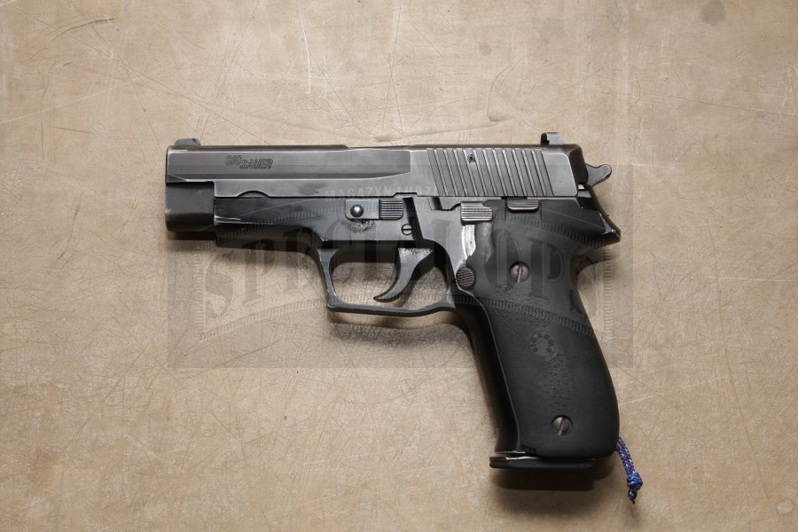 Pistolet Sig Sauer P226 z uzbrojenia UOU.