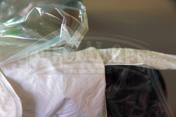 Zestaw do testu pokazującego działanie membrany GoreTex.