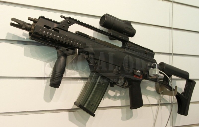 Karabinek automatyczny HK G36C.