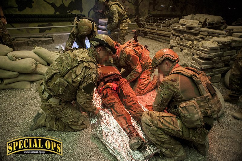 Szkolenie z Tactical Combat Casualty Care (TCCC) w Wojskowym Centrum Kształcenia Medycznego w Łodzi z amerykańskimi instruktorami z Dowództwa Operacji Specjalnych w Europie (SOCEUR).