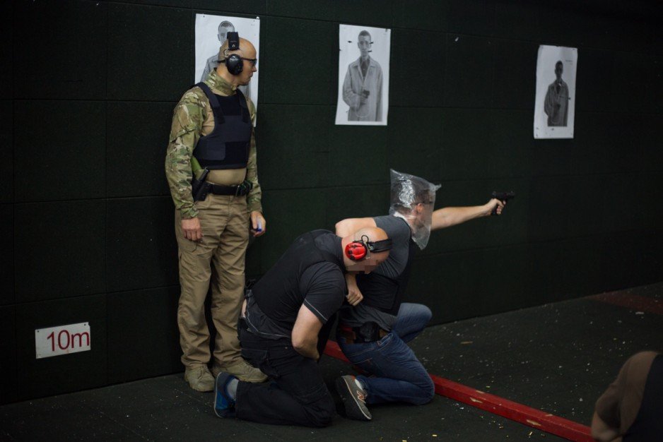 Doskonalące szkolenie strzeleckie dla policjantów działających w cywilnym ubraniu (4-6 lipca 2016, kryta strzelnica KWP w Bydgoszczy).