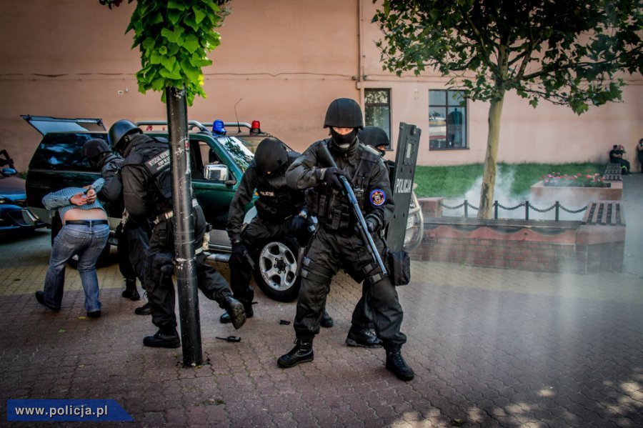 Pokaz dynamiczny współdziałania służb, w tym łódzkich antyterrorystów (SPAP Łódź) i funkcjonariuszy łódzkiego oddziału Straży Granicznej - Łódź, 13 września 2016 r.