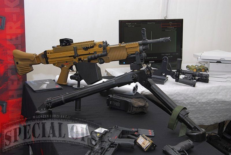 HK MG4 na podstawie trójnożnej