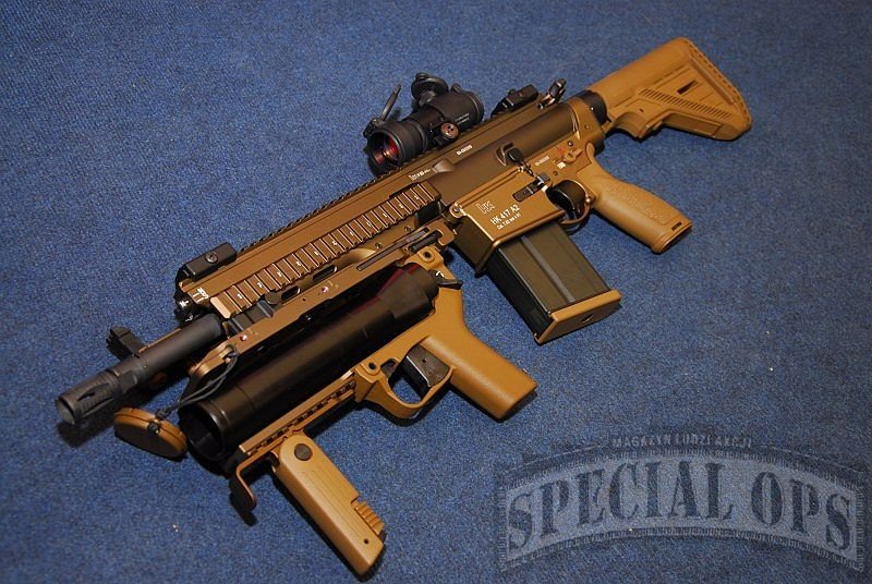 Granatnik HK GLM podwieszony pod lufą karabinu HK417A2