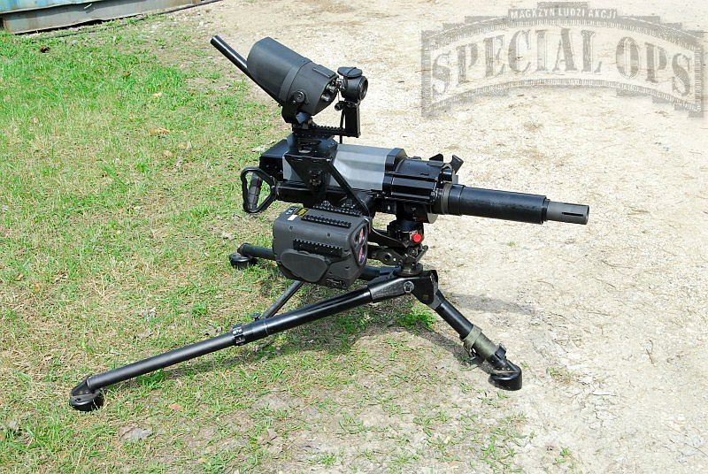 Granatnik Mk47 z systemem kierowania ogniem.
