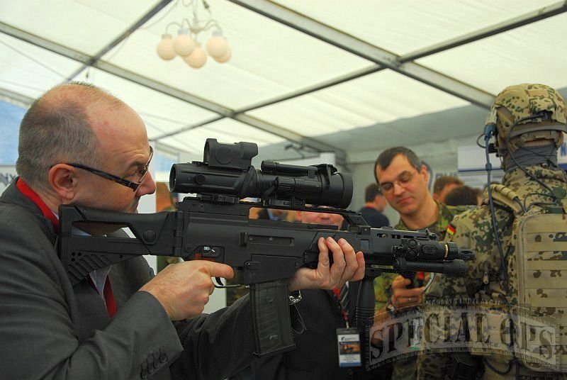Karabinek G36 z systemu Gladius.