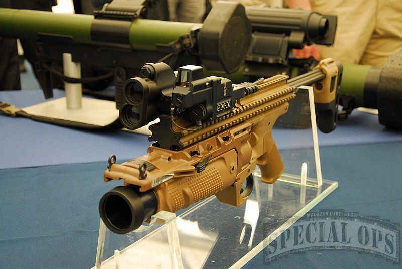 Granatnik FN EGLM z modułem celowniczym FCU 1.5M.