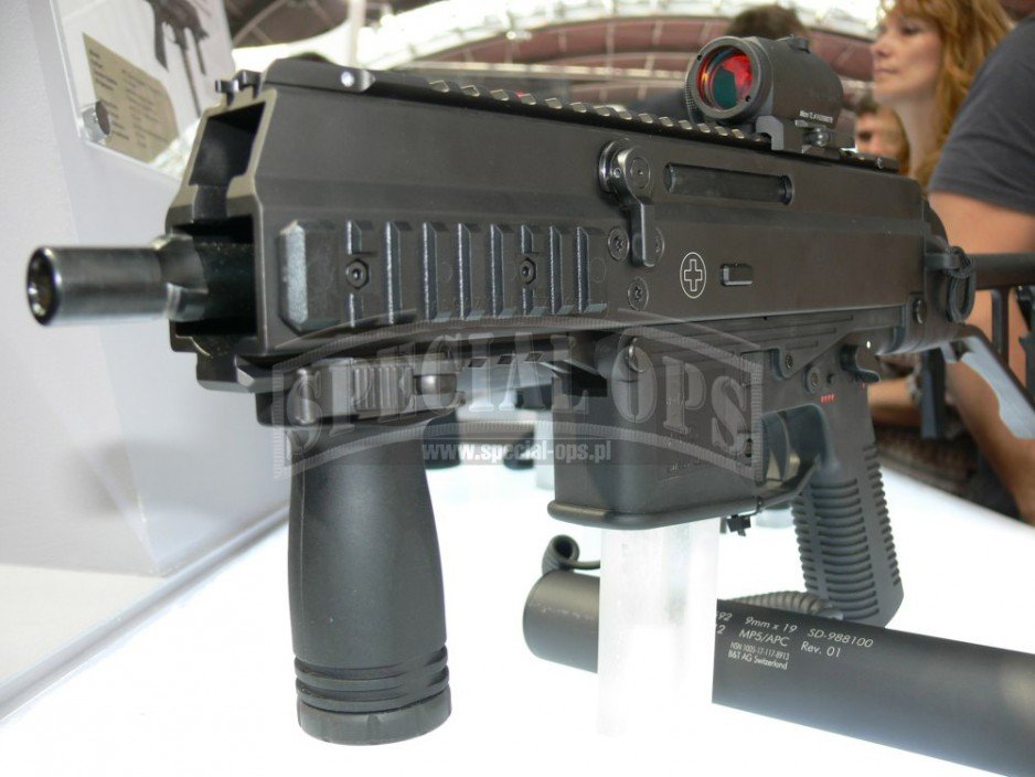 Pistolet maszynowy APC z oferty Cenzinu w wersji podstawowej.
