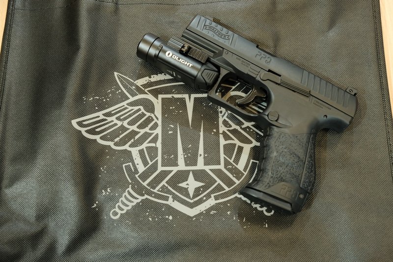 Latarka Olight na stoisku Militaria