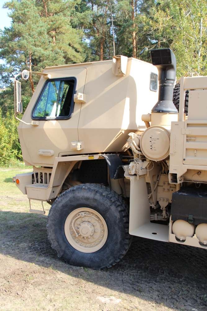 Ogólny widok opancerzonej kabiny M1083,