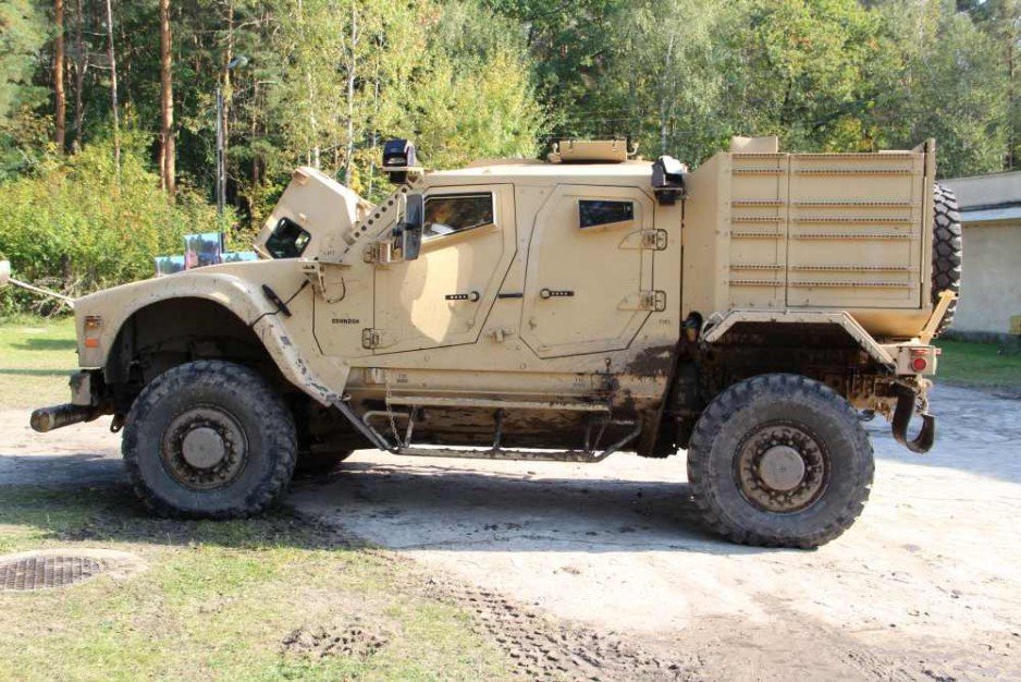 Ogólny widok M-ATV SF z boku.