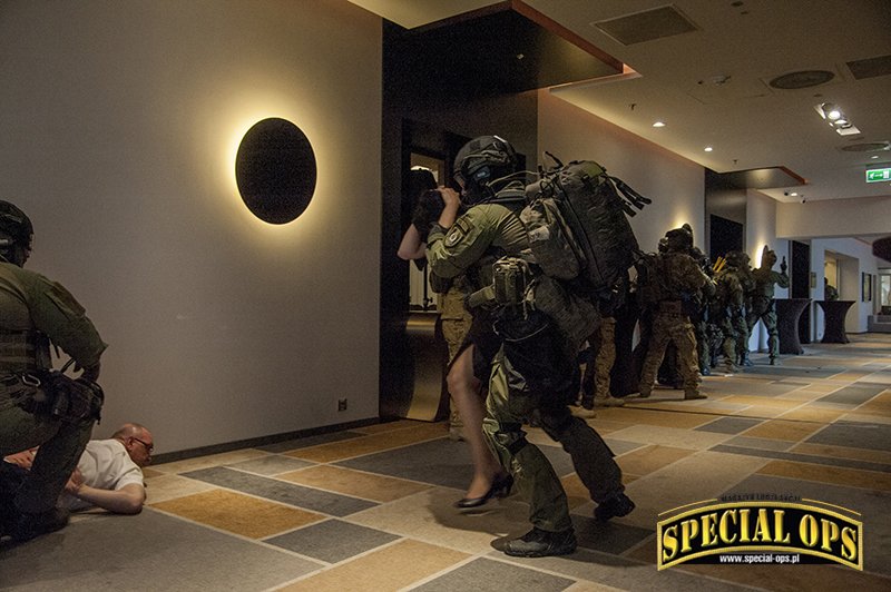 Ćwiczenia zgrywające w hotelu Sofitel Warsaw Victoria, 16 maja 2016 r. Uczestnicy: OSŻW w Warszawie, WR KSP, ABW, BOR).