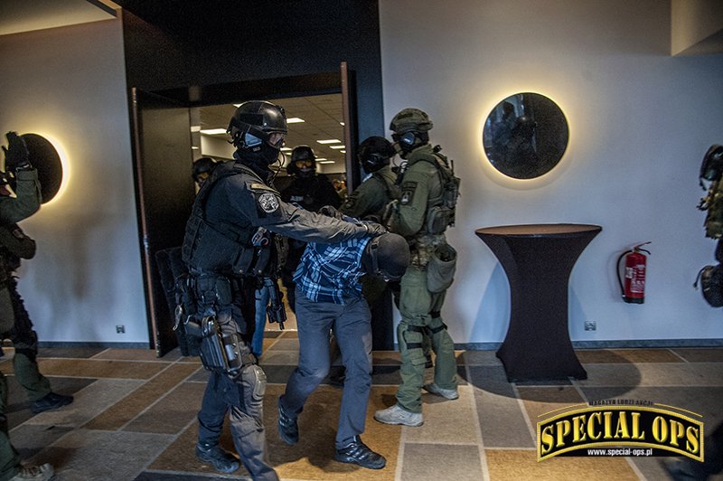 Ćwiczenia zgrywające w hotelu Sofitel Warsaw Victoria, 16 maja 2016 r. Uczestnicy: OSŻW w Warszawie, WR KSP, ABW, BOR).