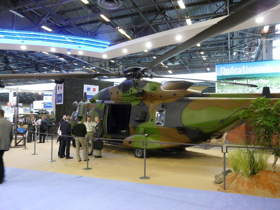 Śmigłowiec NH90 na stosiku firmy NHIndustries.