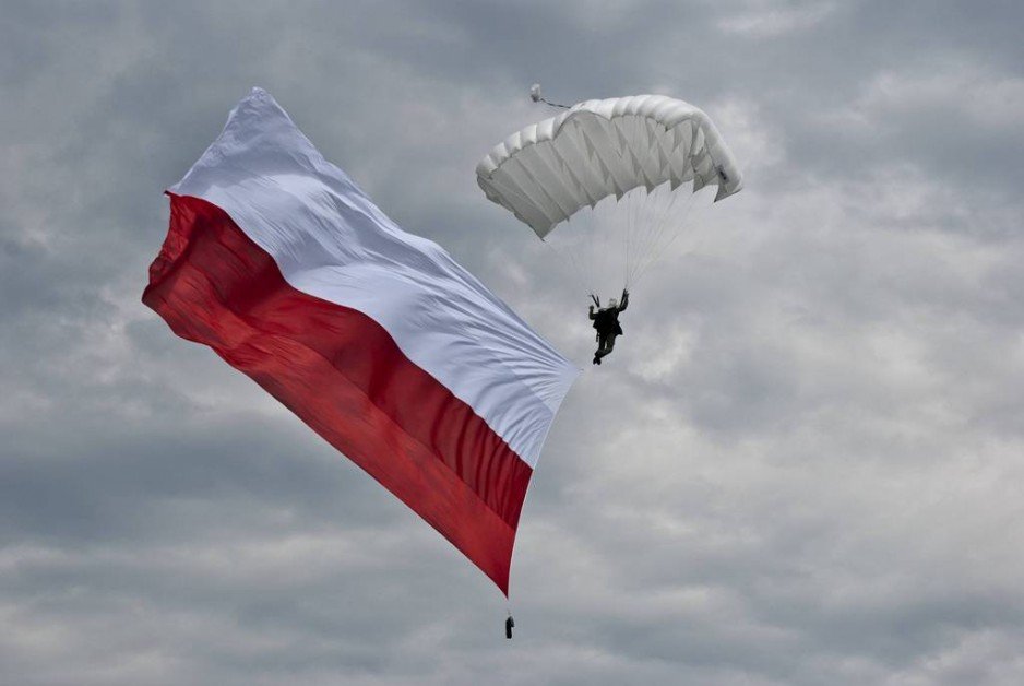 Święto 49. Bazy Lotniczej w Pruszczu Gdańskim - pokaz dynamiczny funkcjonariuszy Wydziału Zabezpieczenia Działań Morskiego Oddziału Straży Granicznej (4 czerwca, 2016 r.).