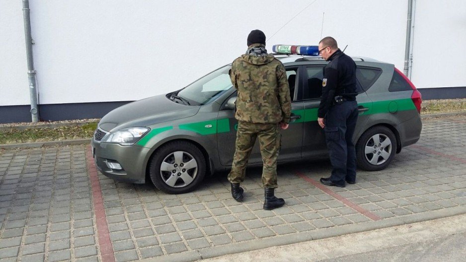 Szkolenie niemieckich policjantów z Frankfurtu nad Odrą i strażników granicznych Grupy ds. Wspólnej Placówki z siedzibą w Świecku w zakresie taktyki i technik interwencji.
