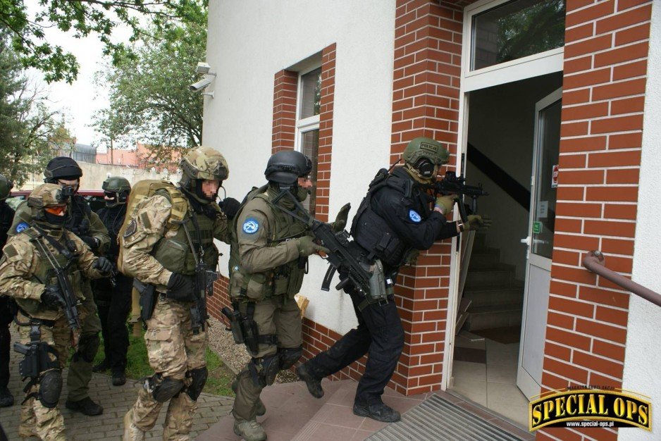 IV Zawody i Warsztaty Ratownictwa Taktycznego Grup Interwencyjnych Służby Więziennej Tactical Prison Rescue - 23-26.05.2017 - Wołów/Brzeg Dolny. - stacja: PIECYK.