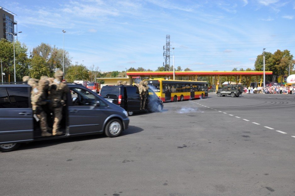 Wydział Działań Specjalnych OSŻW w Warszawie - pokaz dynamiczny podczas Dni Transportu Publicznego.