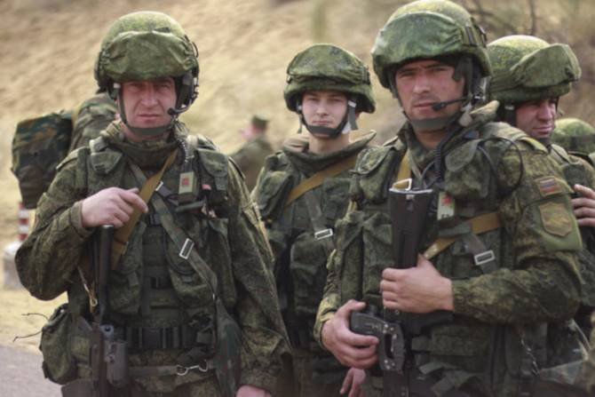 Rosyjscy żołnierze podczas manewr&oacute;w
Fot. Źr&oacute;dło: Ministerstwo Obrony Federacji Rosyjskiej