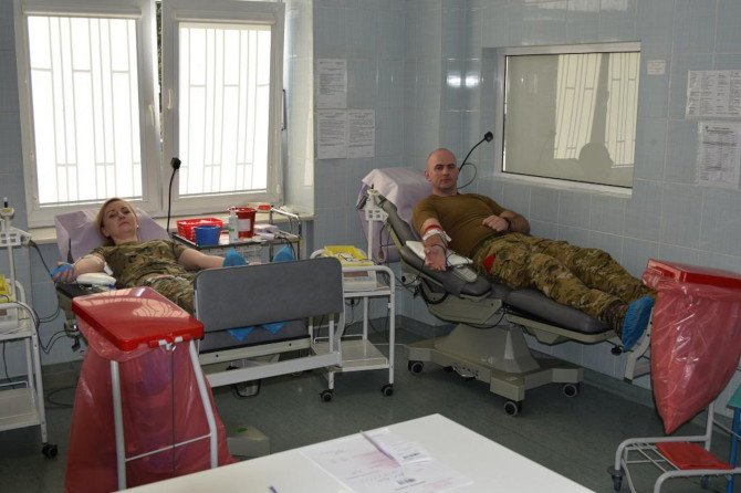 Żołnierze oddają krew
Fot. Źr&oacute;dło: OSŻW / Red.