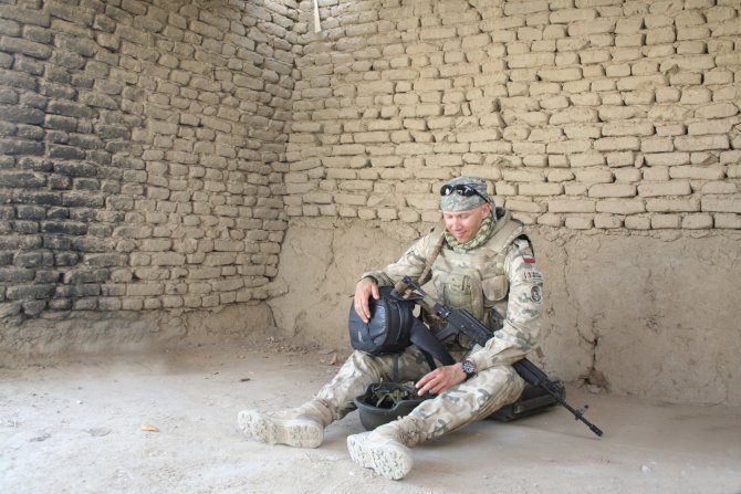 Odpoczywający żołnierz
