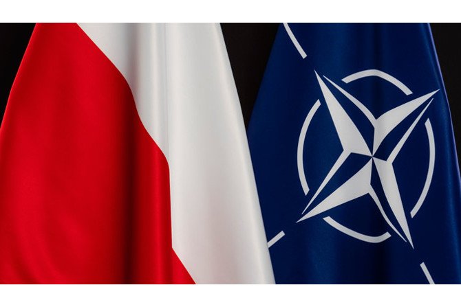 Flagi Polski i NATO
Fot. Źr&oacute;dło: NATO