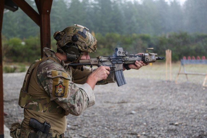 Żołnierz Kanadyjskiego Pułku Operacji Specjalnych (CSOR)
Fot. US Army: sierż. Joseph Parrish