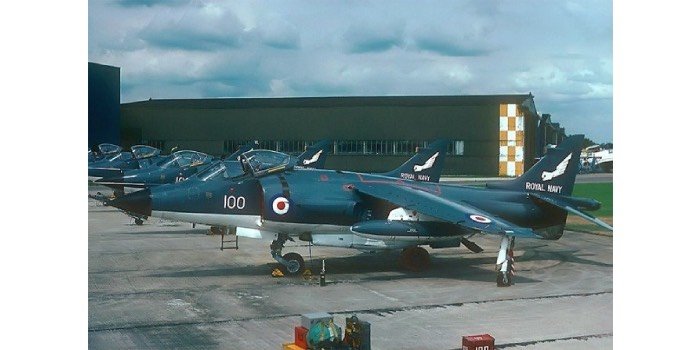 Samoloty wielozadaniowe Sea Harrier FRS 1 używane podczas wojny falklandzkiej przez lotnictwo Royal Navy