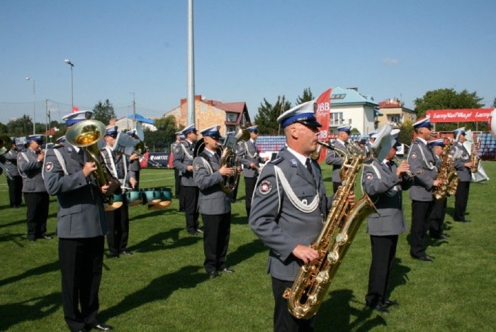 orkiestra policji na zawodach "ogień na ogień"