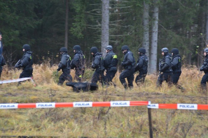 funkcjonariusze podczas ćwiczeń zgrywających Koniczyna 2016