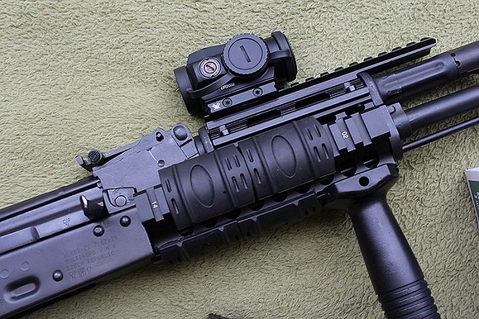 maly celny amerykanin kolimator vortex sparc solat red dot 4 1