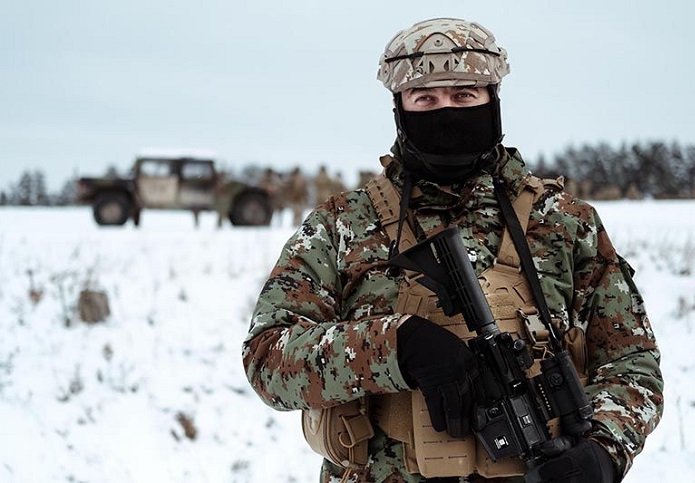 operator z batalionu sil specjalnych macedonii polnocnej zwanego wilkami przygotowuje sie do szkolenia szturmowego z silami amerykanskimi