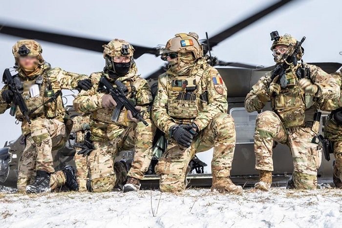 operatorzy z rumunskiego 51 batalionu sil specjalnych podczas cwiczen combined resolve xv w niemczech 2