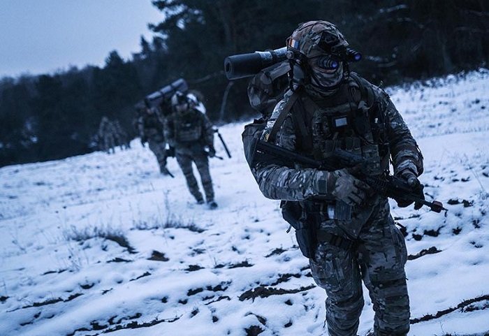 operatorzy z rumunskiego 51 batalionu sil specjalnych podczas cwiczen combined resolve xv w niemczech