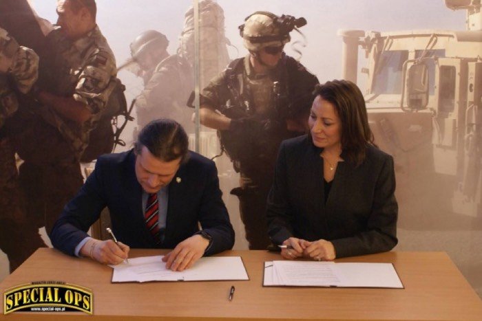Podpisanie porozumienia o współpracy między Fundacją SPRZYMIERZENI z GROM a Navy SEALs Fund