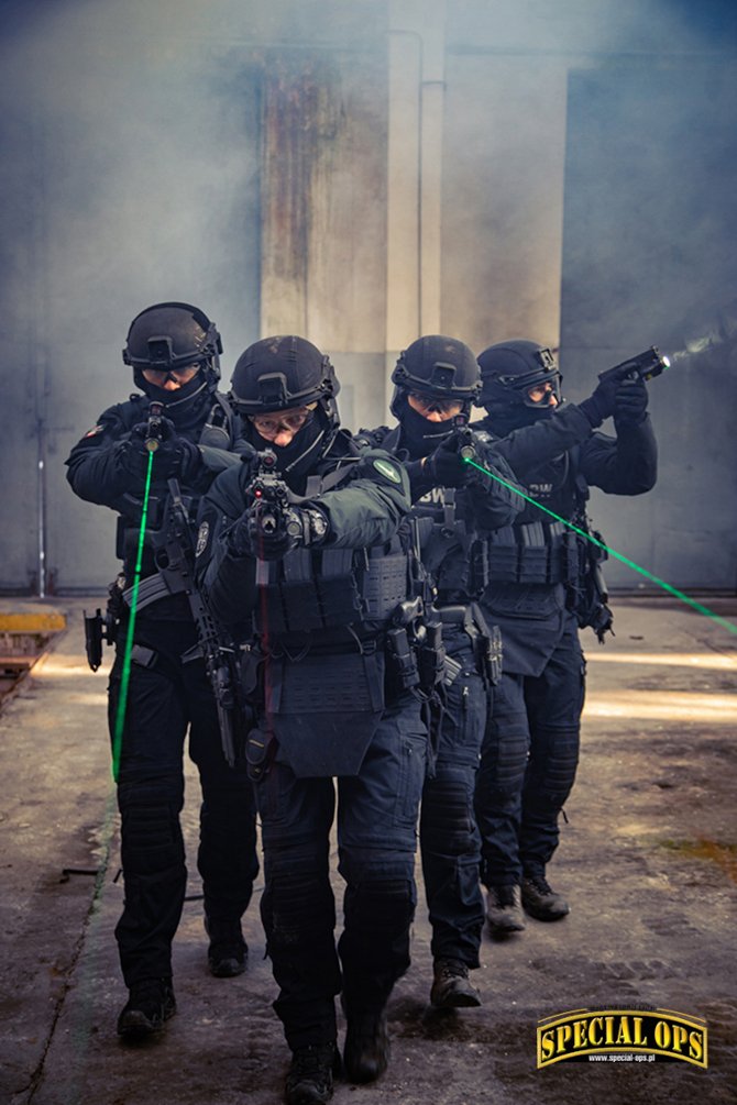 Funkcjonariusze V wydziału ABW