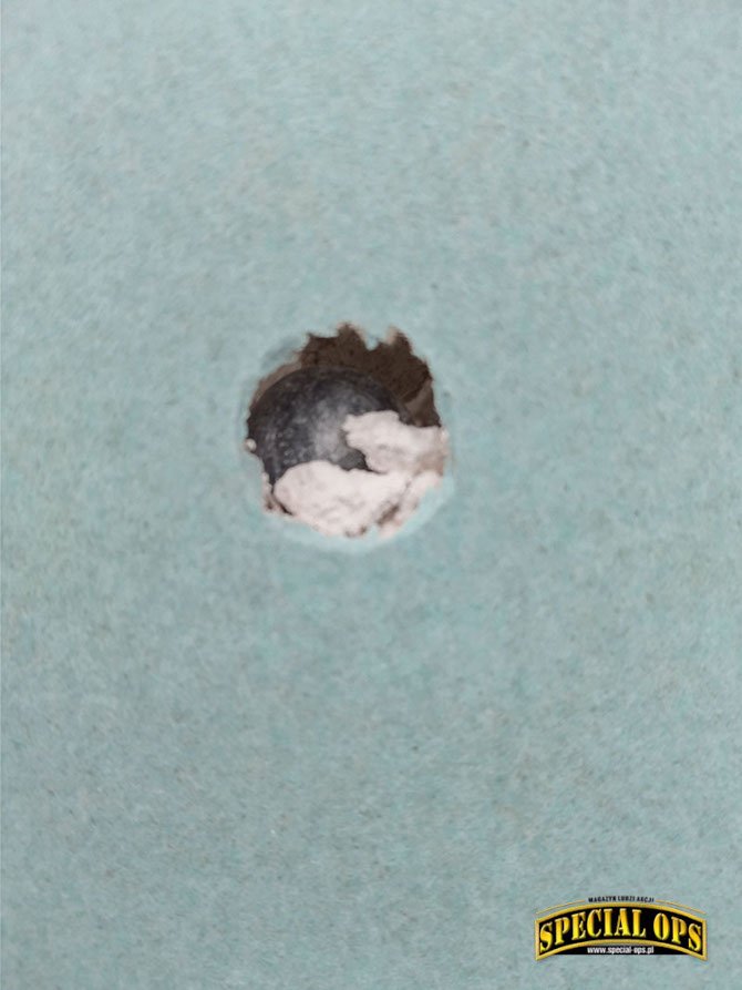 Przestrzelina w płycie kartongips