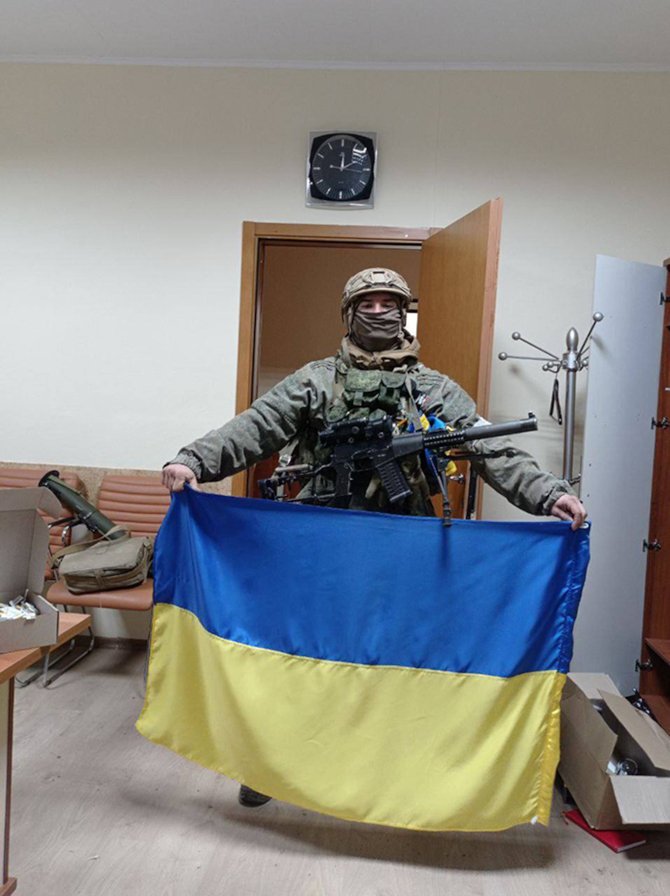 Snajper z flagą Ukrainy