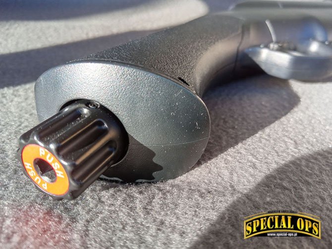 Uderzeniowy bezpiecznik przebicia kapsuły CO2