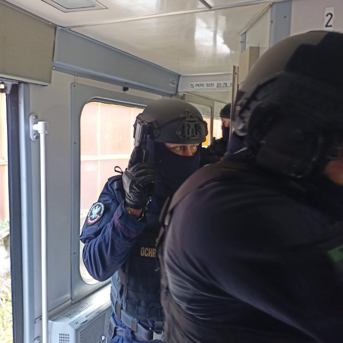 Ćwiczenia z ataku terrorystycznego w pociągu