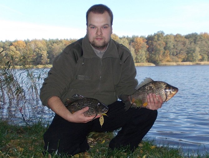 Filip Andrzejczak ze złowionymi rybami