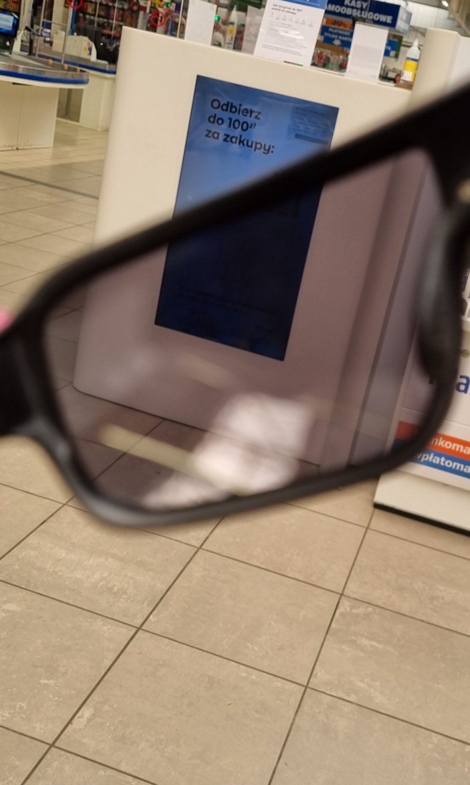 test okularów w budynku