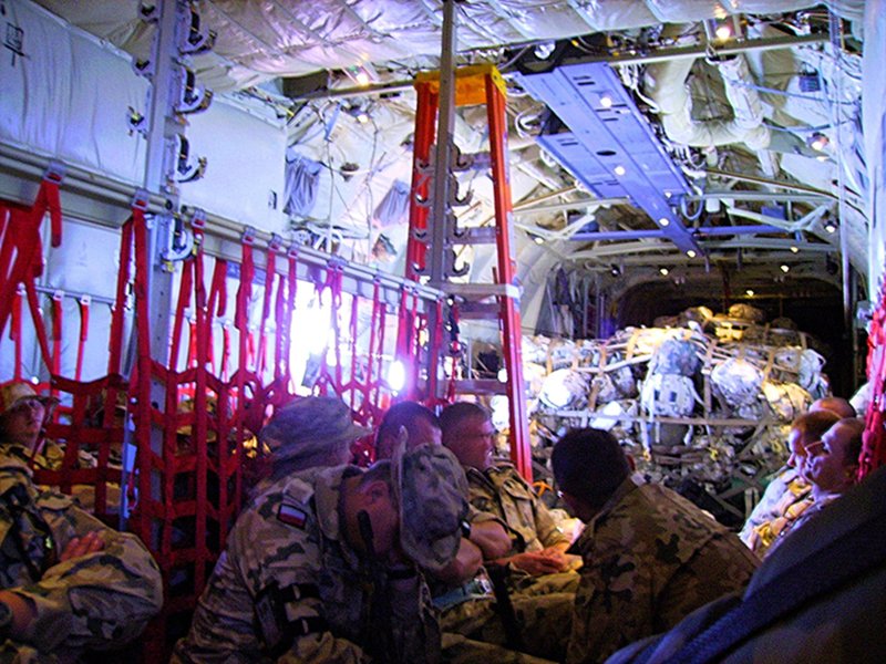 Wnętrze samolotu desantowego
