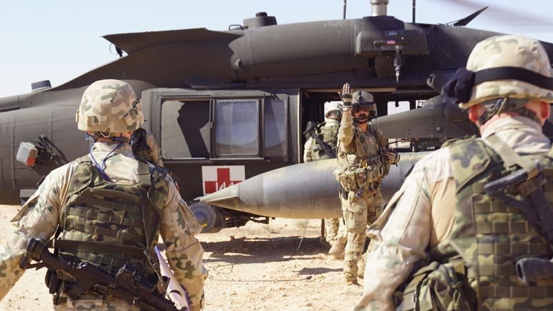 Żołnierze PKW Irak w czasie szkolenia MEDEVAC. Fot.&nbsp;DO RSZ&nbsp;