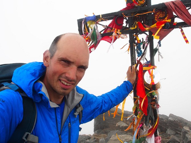 Łukasz Supergan na szczycie góry