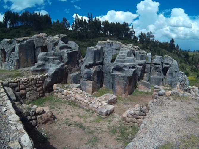 Riuny skalnych budowli w Peru